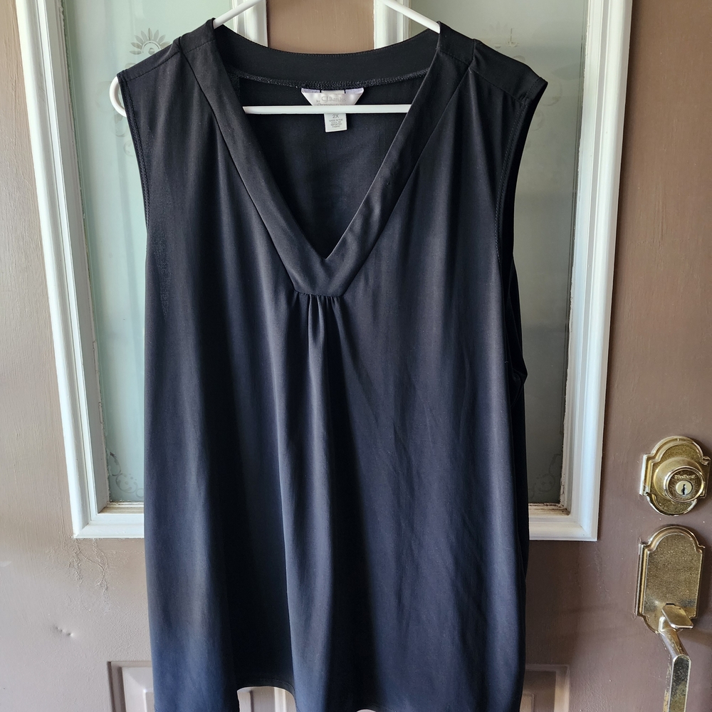 Black Sleeveless V-Neck Top